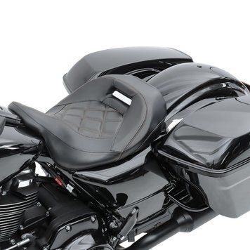 Одномісне низькопрофільне сидіння Craftride RH3 чорного кольору Harley Davidson Street Glide Special 15-23.