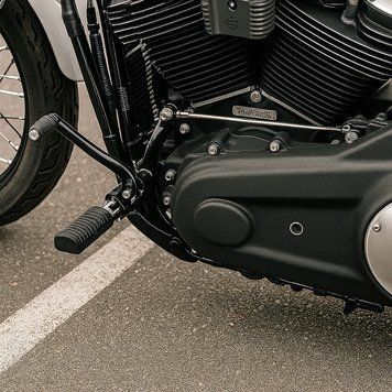 Комплект передніх підніжок Craftride VF2 DPLA2 для мотоциклів Harley Davidson Softail Street Bob 18-25.