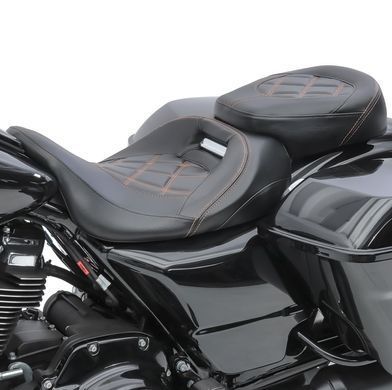 Сиденье для Harley Street Glide 09-22 comfort seat Craftride RH3 черно-оранжевое
